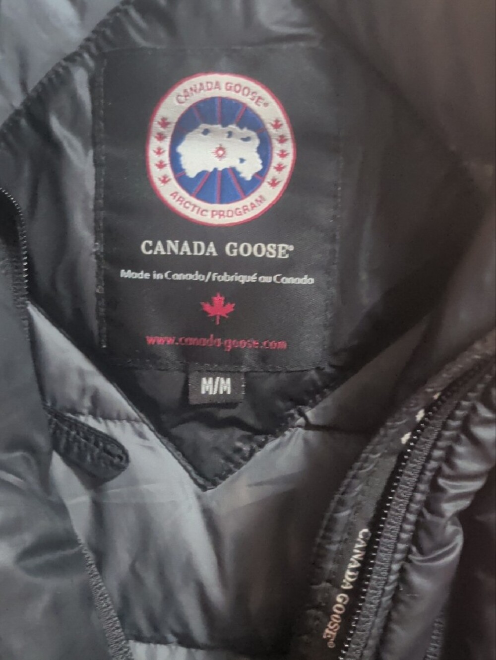 Canada Goose Men’s Medium Rare Lodge Black Quilted Down Vest. - Picture 3 of 5